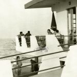 Varie persone al Ristorante sul mare Gambero Rosso di Cesenatico, 1950-1960