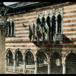 Udine, Finestrone della Loggia Municipale con le bandiere degli Stati Alleati