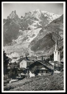 Cormaiore (Courmayeur), Entreves. Sullo sfondo il Monte Bianco