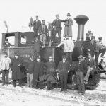 Tutti in posa, ferrovieri, macchinisti, passeggeri intorno a una delle prime locomotive in servizio sulla linea Bologna-Rimini-Ancona, negli Anni '10